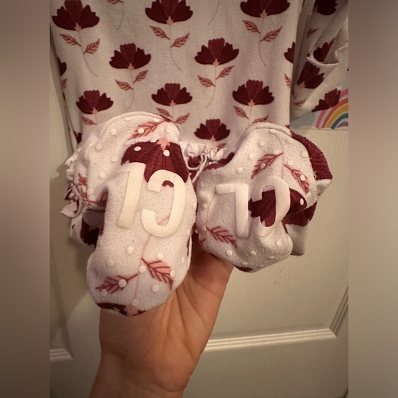 Caden Lane | Maroon Floral Zipper Footie (0-3) - Picture 4 of 4